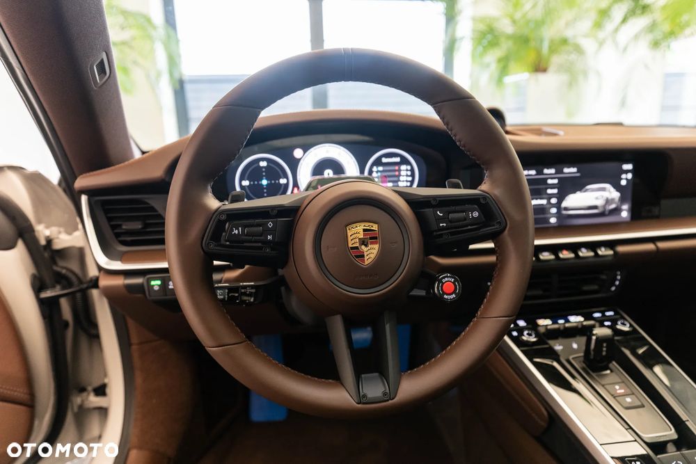 Porsche 911 Carrera 4S - 17