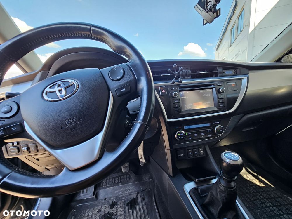 Toyota Auris 1.4 D-4D Premium - 24