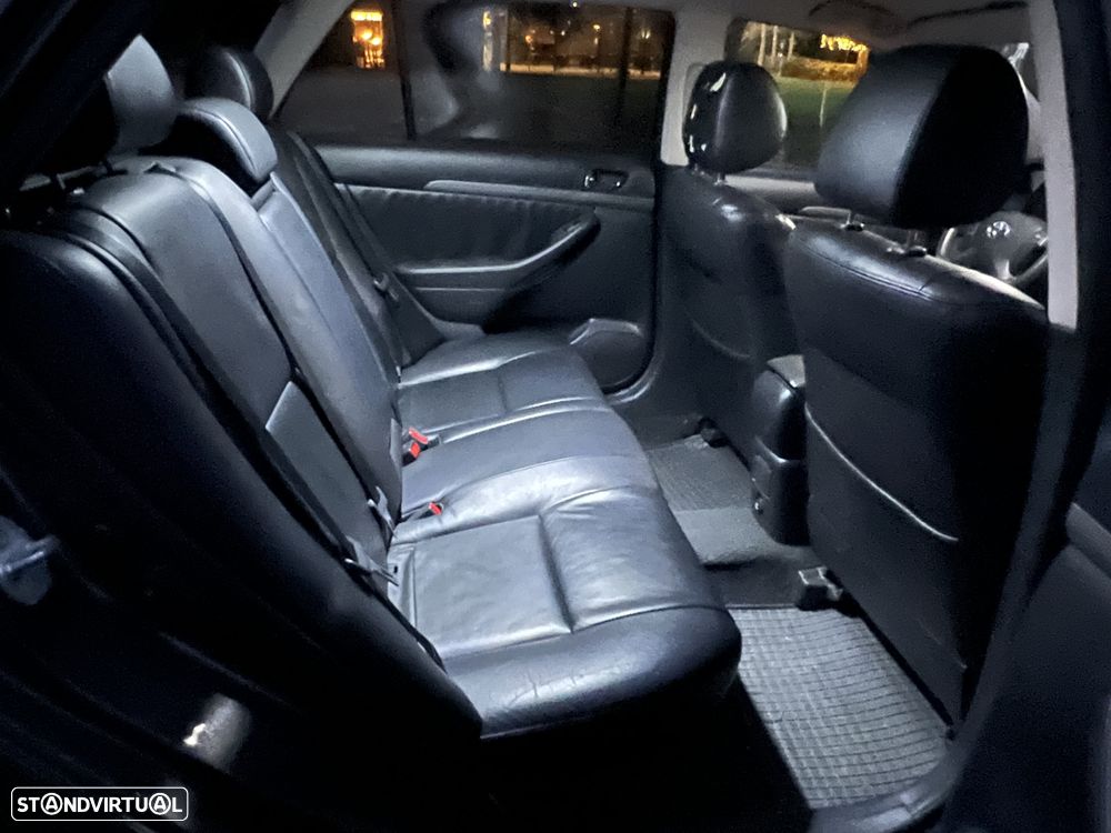 Toyota Avensis SW 2.2 D-4D - 10