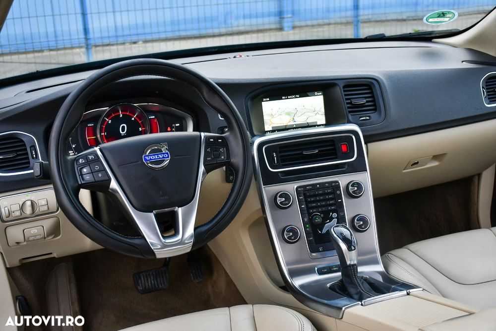 Volvo V60 D6 Plug-In-Hybrid AWD Geartronic Summum - 12