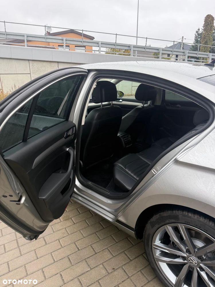Volkswagen Passat 1.8 TSI BMT Highline - 23