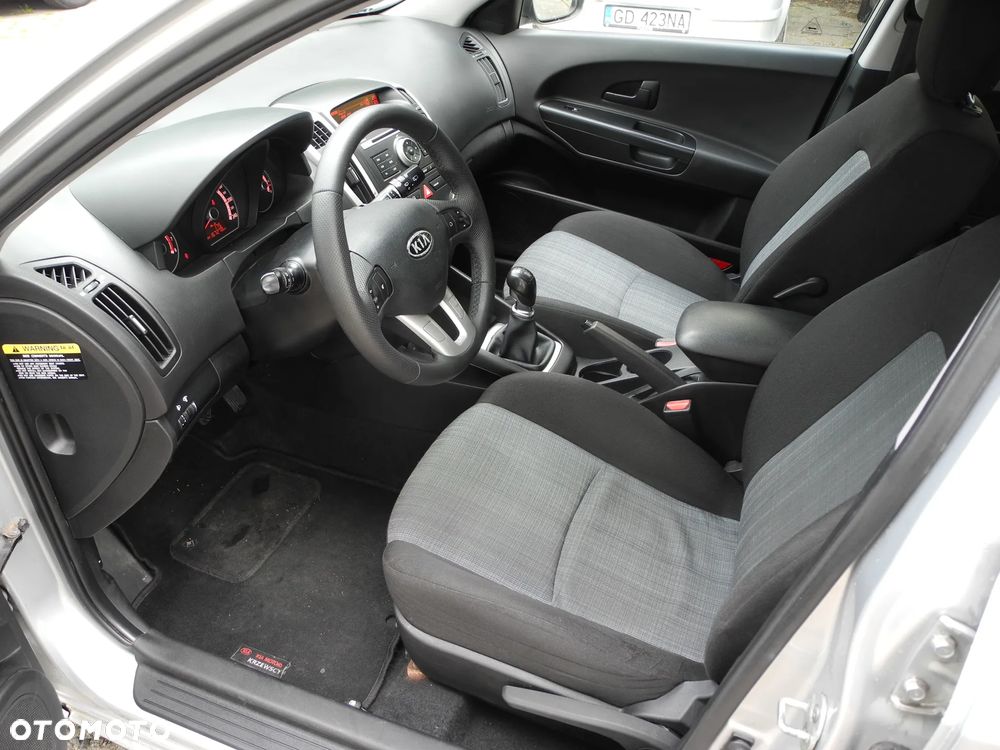 Kia Ceed - 11