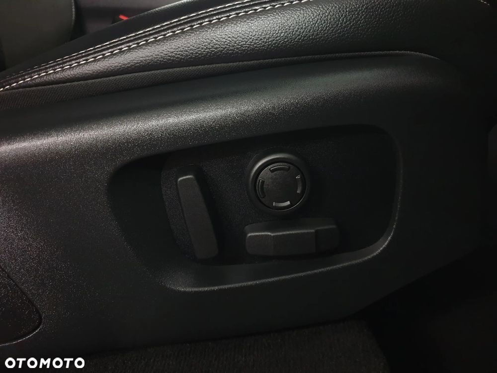 Land Rover Range Rover Velar D200 Dynamic SE - 28