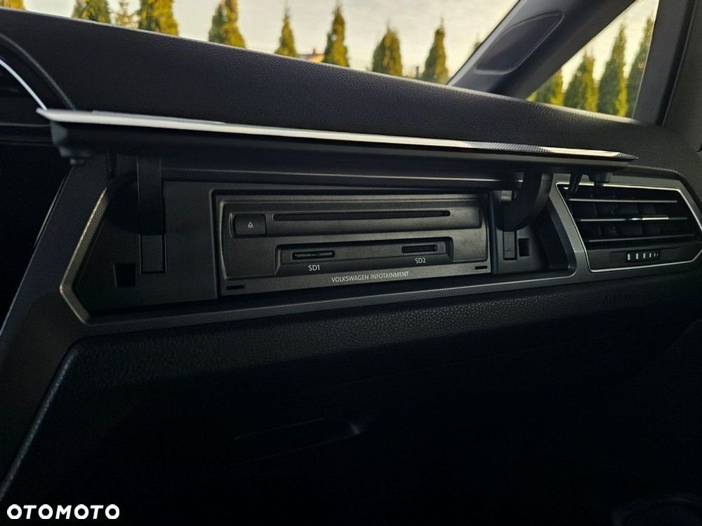 Volkswagen Touran - 29