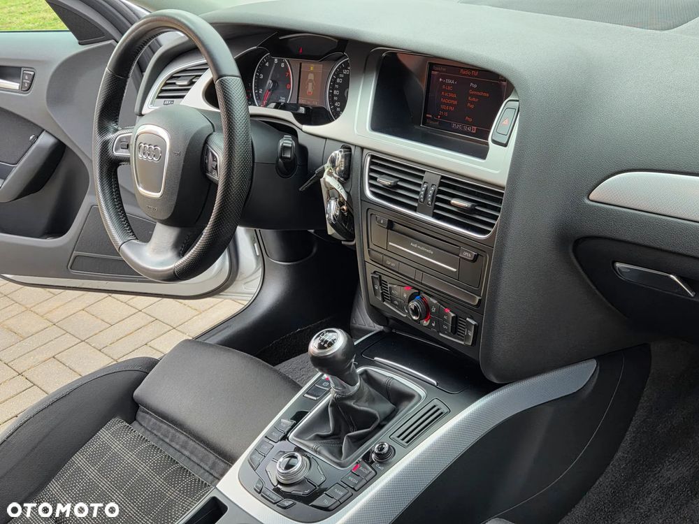 Audi A4 Avant 1.8 TFSI quattro Ambiente - 23