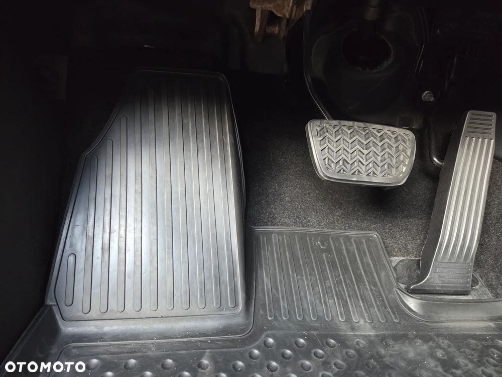 Toyota RAV4 - 16