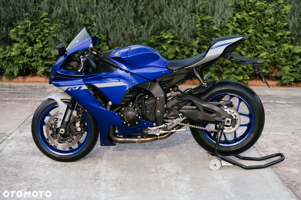Yamaha R1 - 3