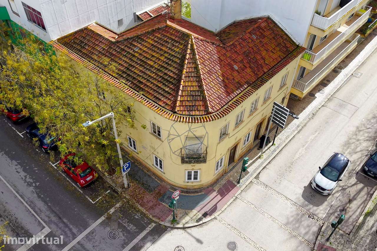 Excelente investimento! Moradia de 2 pisos com 11 divisões no Coração - Grande imagem: 4/44