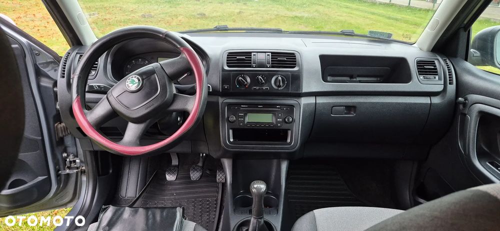 Skoda Fabia 2012 photo 5