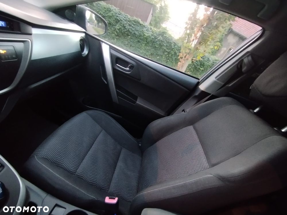 Toyota Auris 1.8 HSD Luna - 10