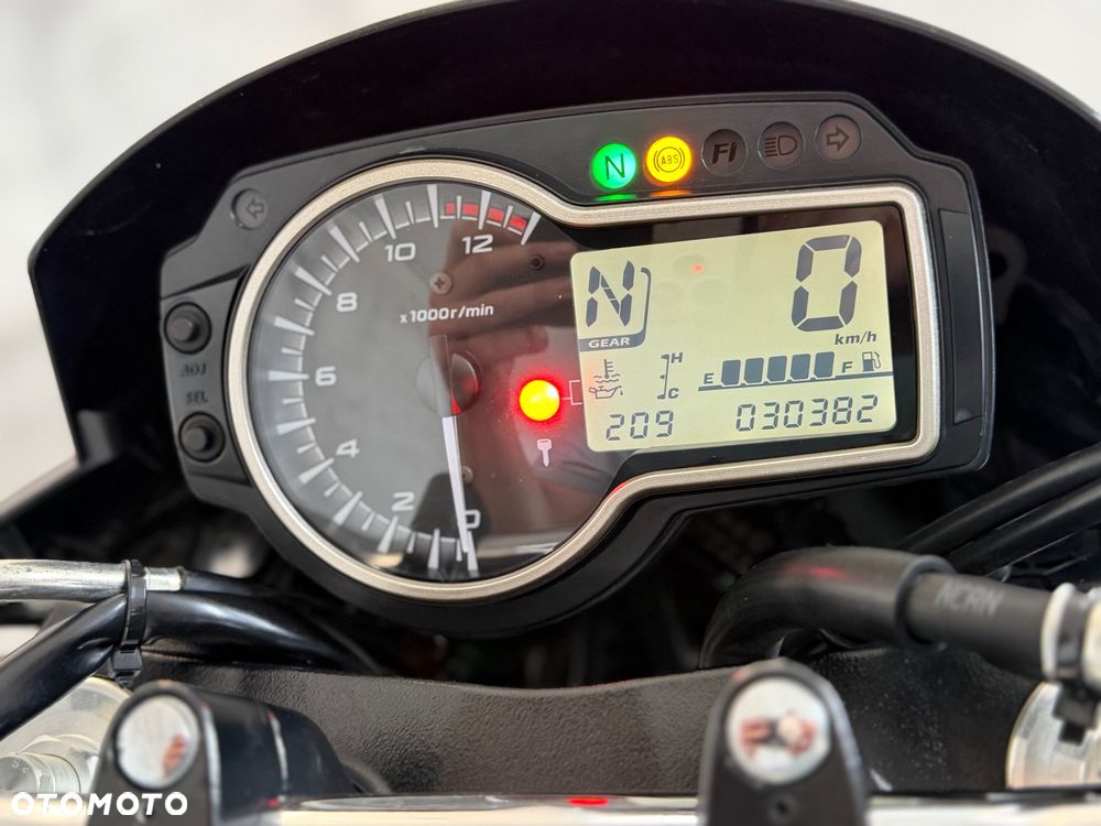 Suzuki GSR - 7