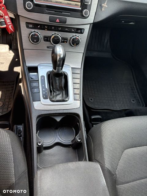 Volkswagen Passat 2.0 TDI Comfortline DSG - 11