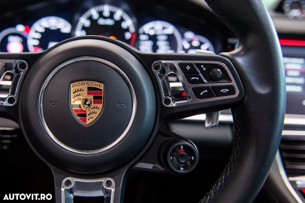 Porsche Panamera Turbo - 17
