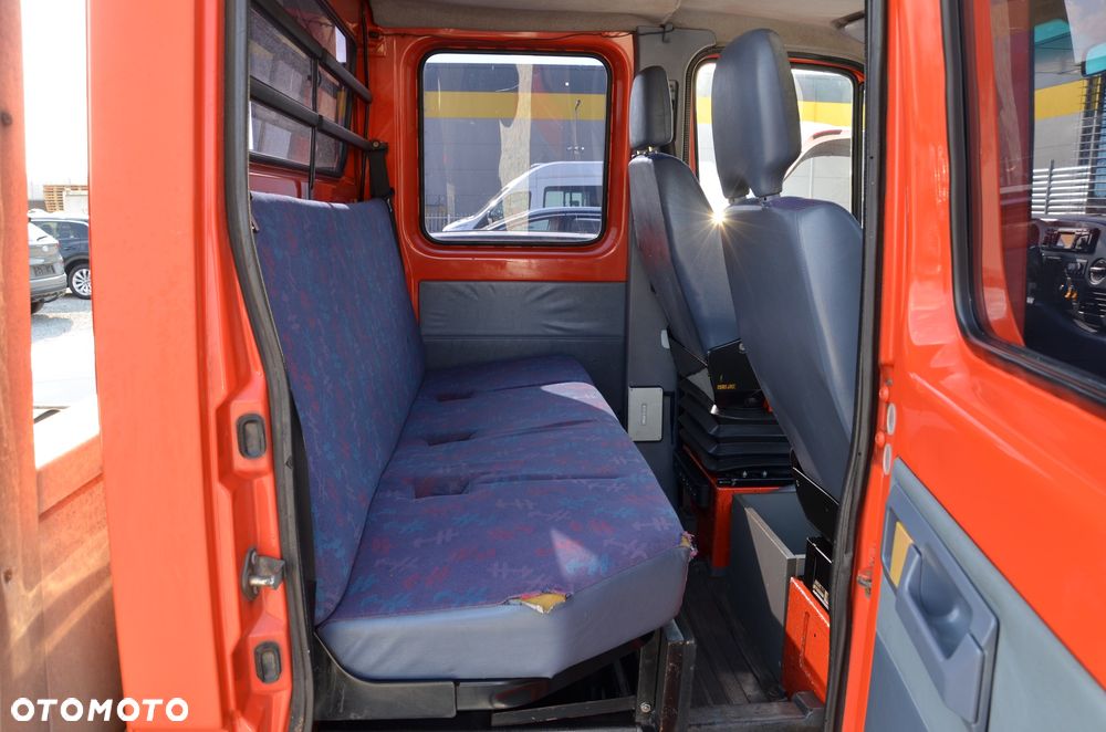 Mercedes-Benz Sprinter - 13