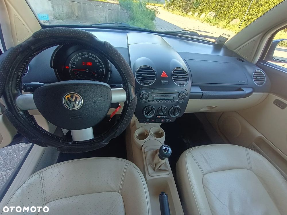 Volkswagen New Beetle - 8