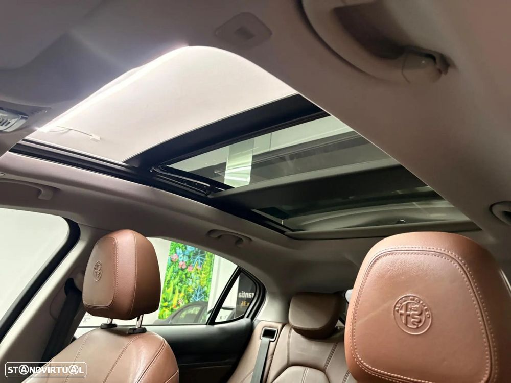 Alfa Romeo Stelvio - 37