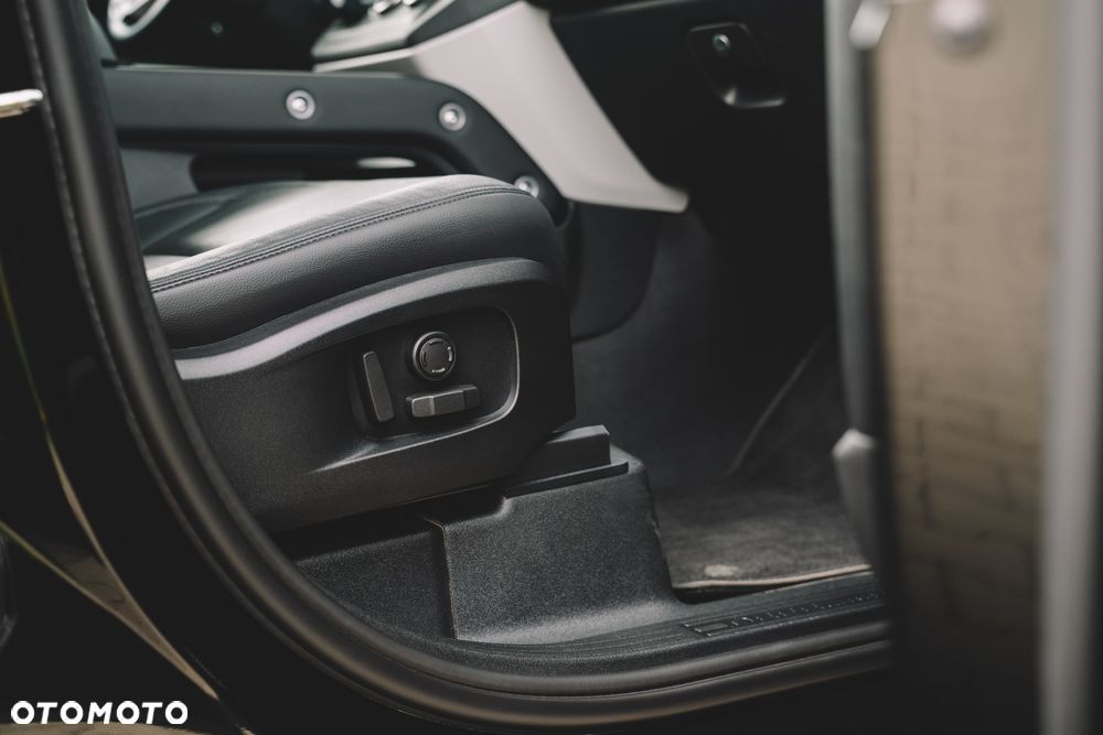 Land Rover Defender 3.0 D300 mHEV SE - 19