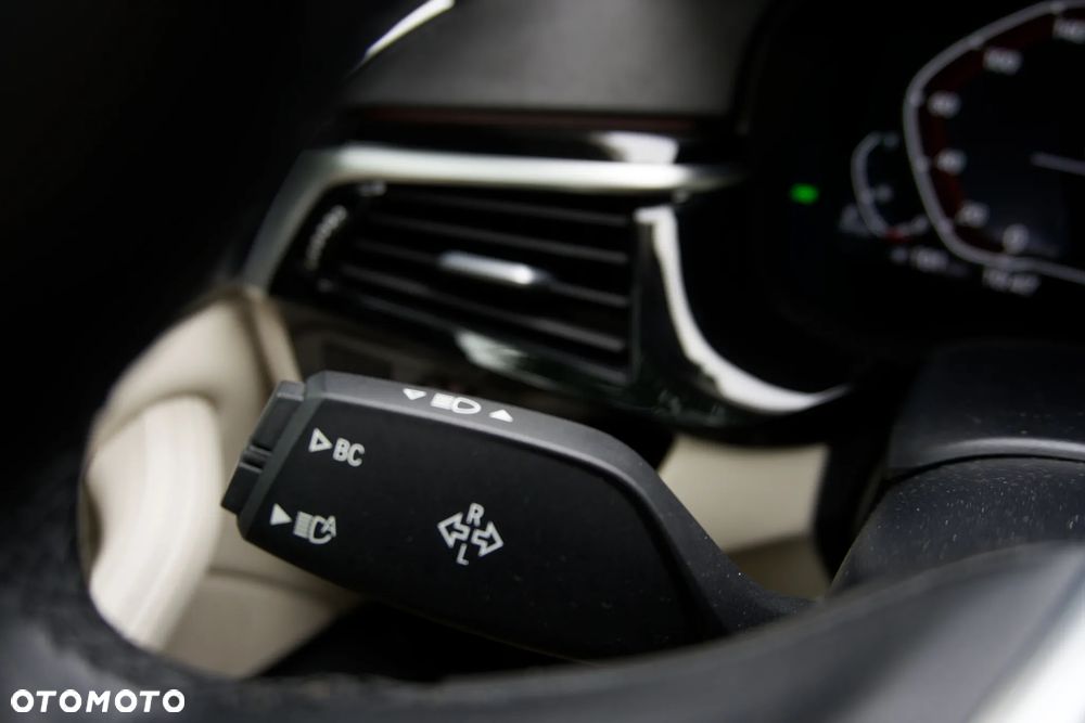BMW Seria 5 520d xDrive MHEV - 29