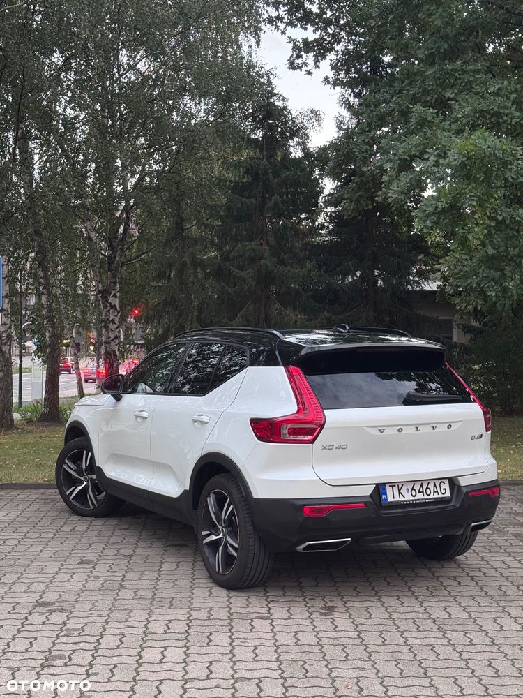 Volvo XC 40 D4 AWD R-Design (Intro Edition) - 11