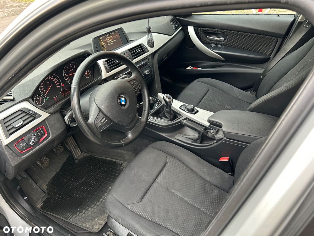 BMW Seria 3 320i - 8