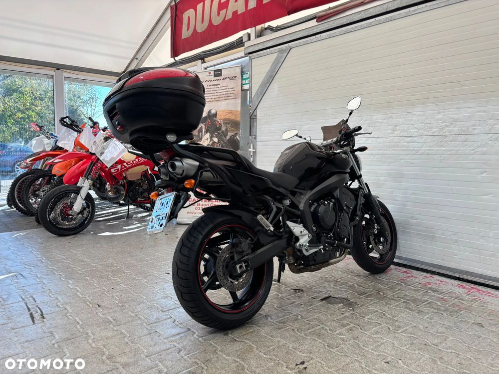 Yamaha FZ - 32