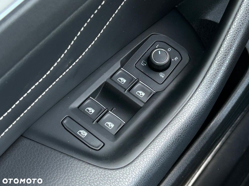 Volkswagen Passat 2.0 TDI Elegance DSG - 36