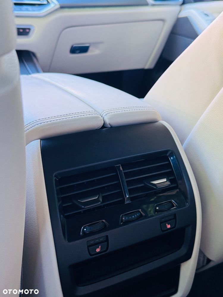 BMW X5 M M50i - 9