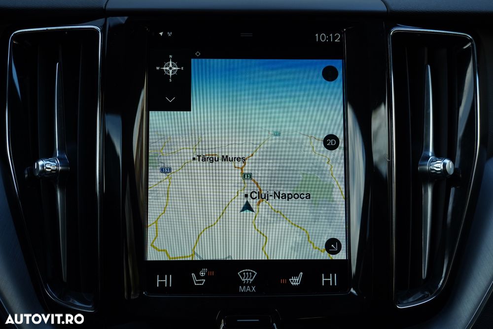 Volvo XC 60 B4 MHEV AT8 AWD Momentum Pro - 14