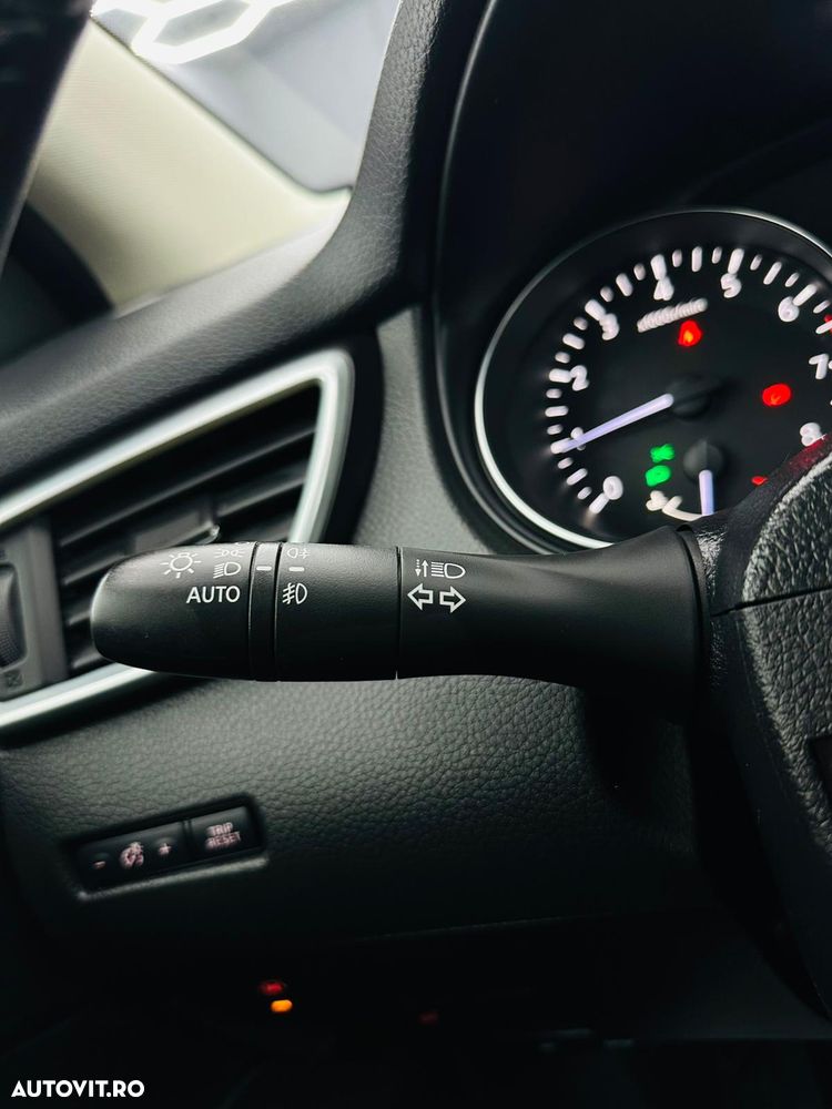 Nissan Qashqai 1.3 DIG-T TEKNA - 28