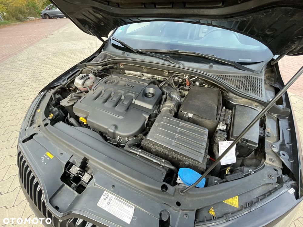 Skoda Octavia 2.0 TDI DSG RS - 22