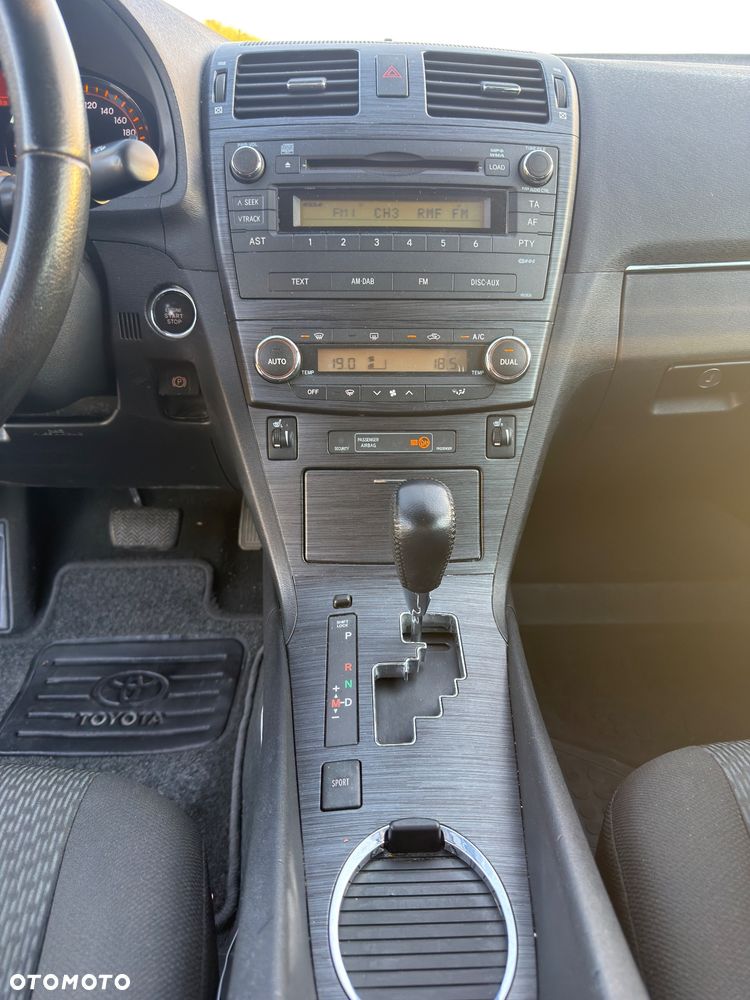 Toyota Avensis 2.0 Multidrive S Executive - 10