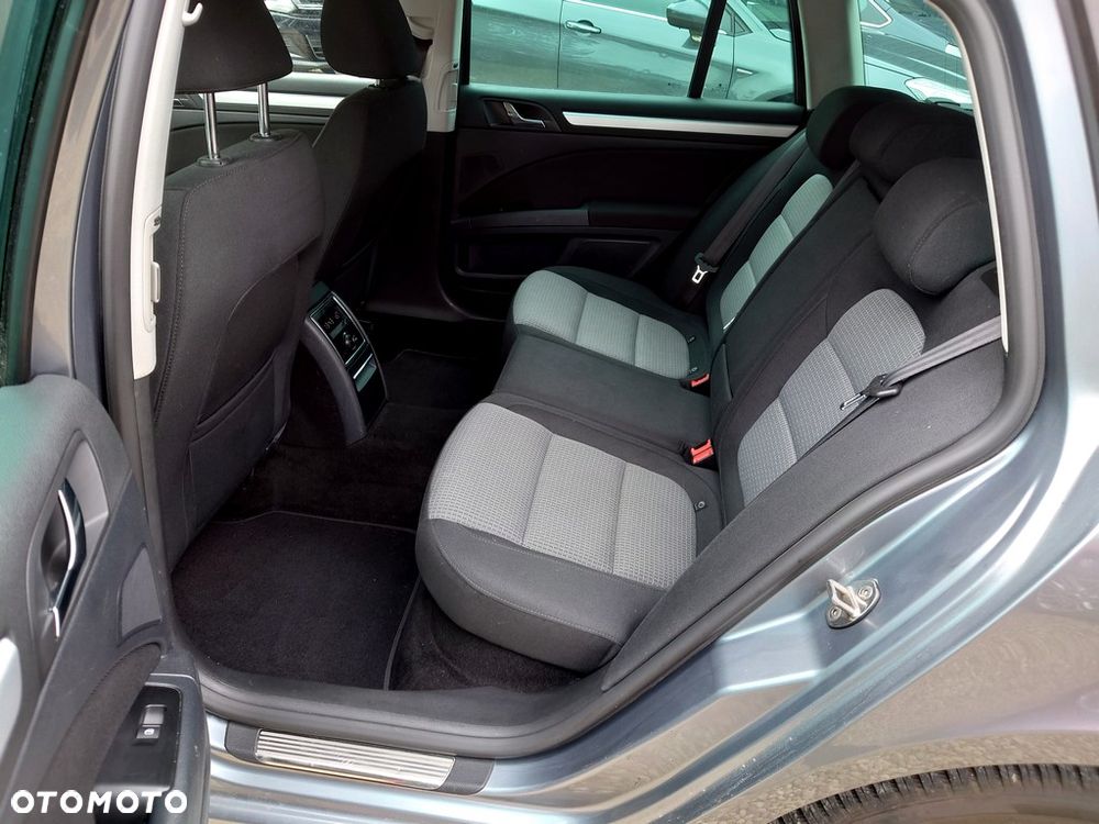 Skoda Superb 2.0 TDI Elegance DSG - 9