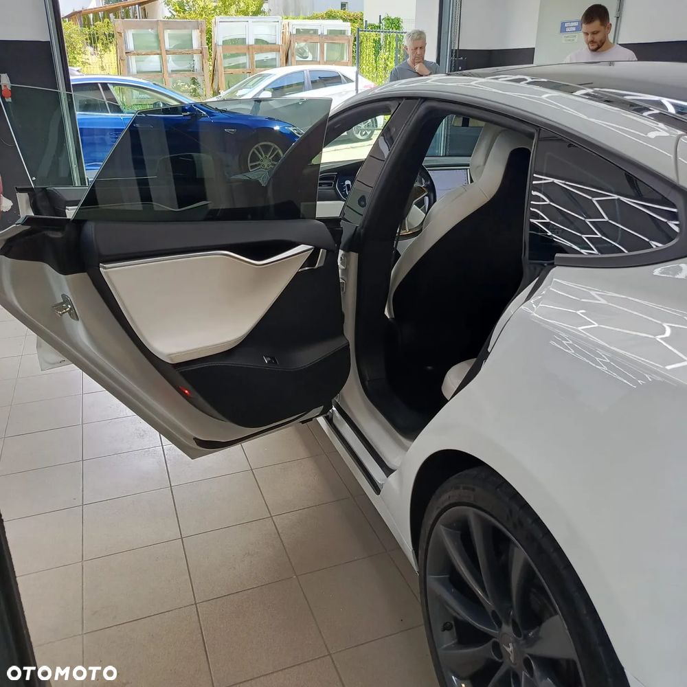 Tesla Model S Performance - 16