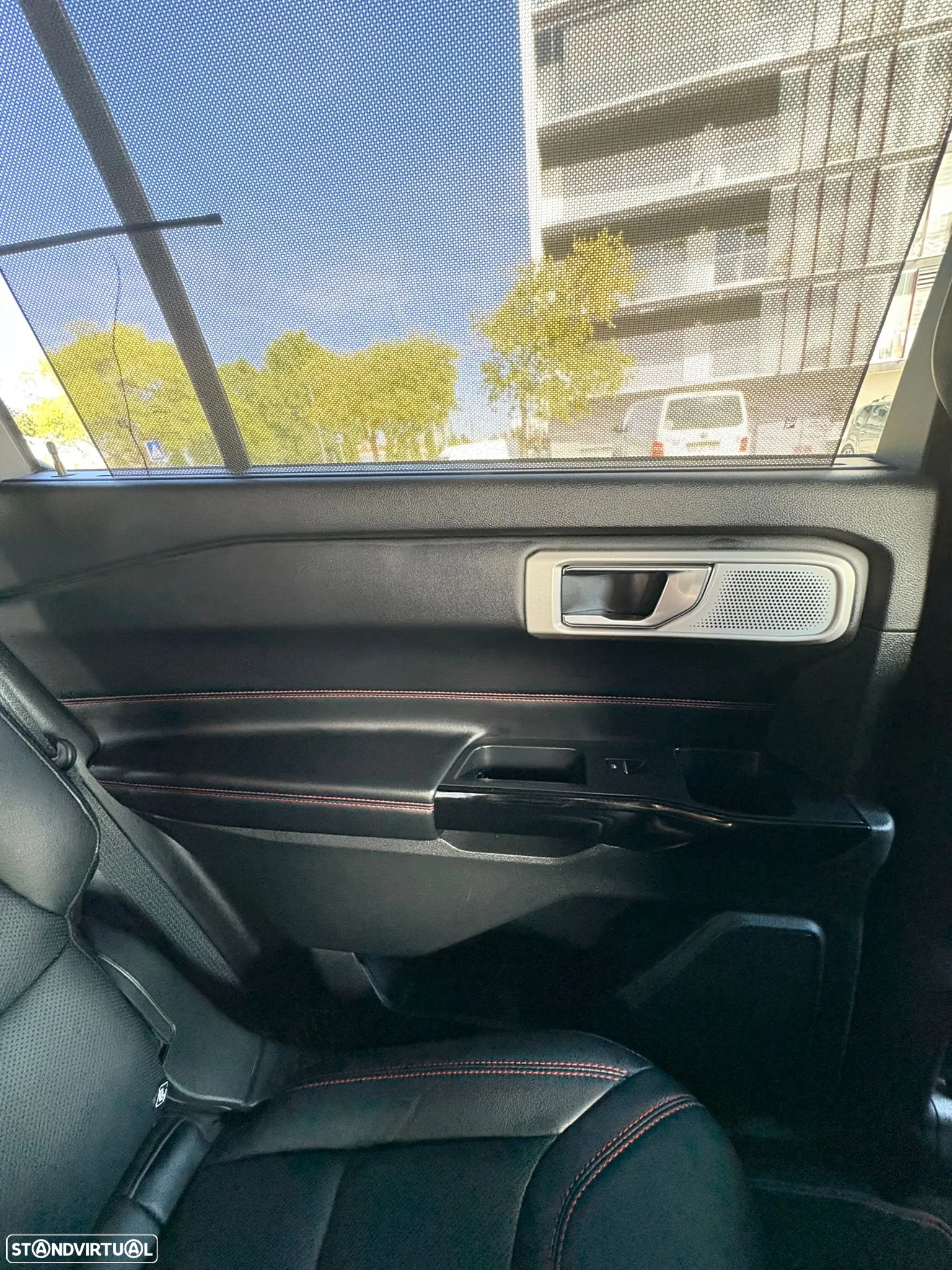 Ford Explorer 3.0 EcoBoost PHEV ST-Line - 34