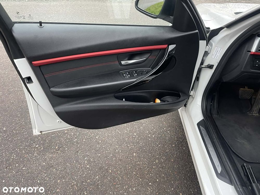 BMW Seria 3 318i Sport Line Shadow - 13