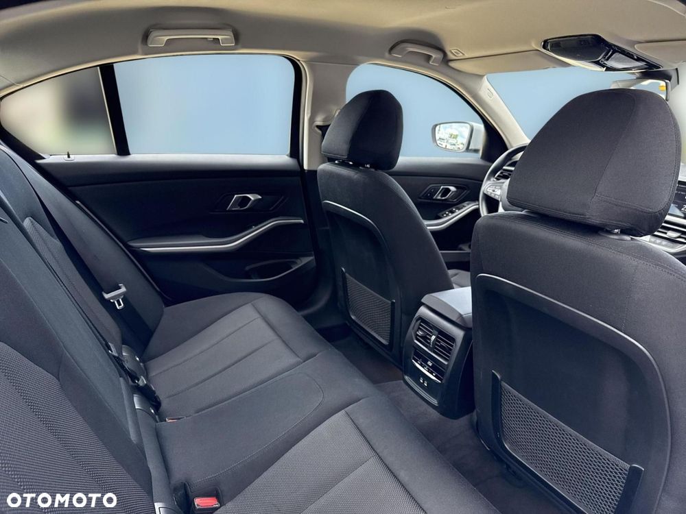 BMW Seria 3 - 16