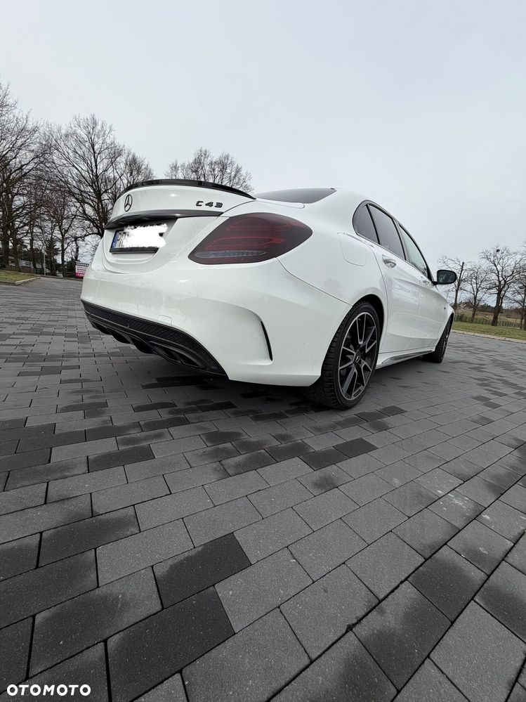 Mercedes-Benz Klasa C AMG 43 4Matic 9G-TRONIC - 21
