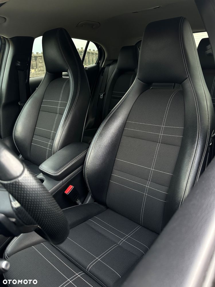 Mercedes-Benz GLA 220 d 4Matic 7G-DCT - 17