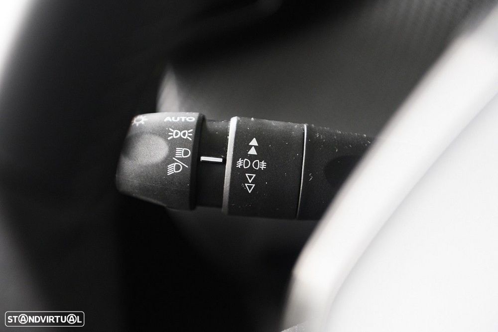 Peugeot e-2008 50 kWh Allure Pack - 37