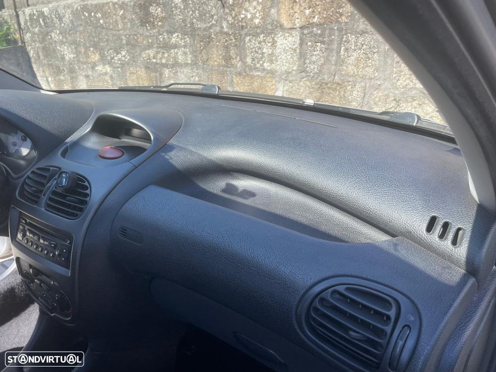 Peugeot 206 1.1 Color Line - 12