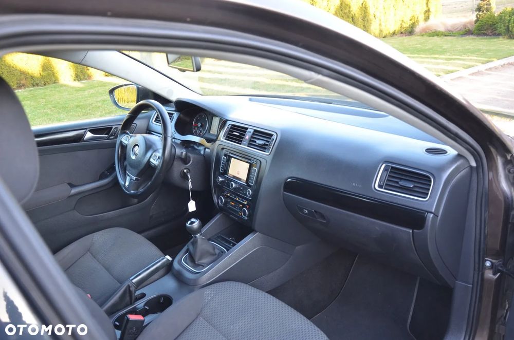 Volkswagen Jetta 1.6 TDI Blue Motion Technology Comfortline - 9