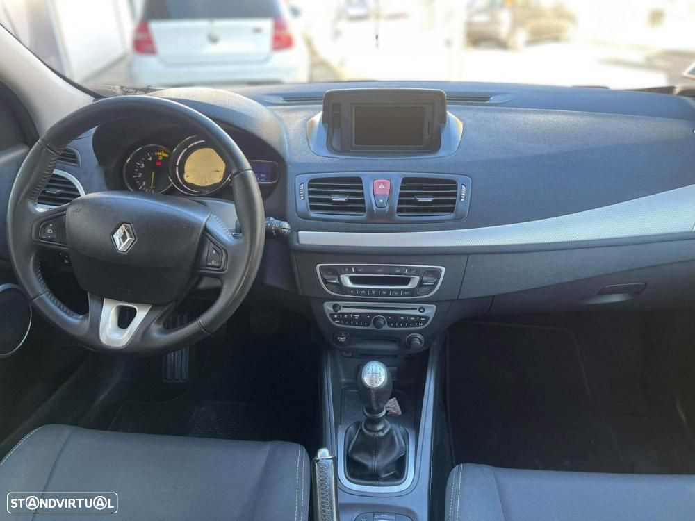 Renault Mégane 1.5 dCi Dynamique - 4