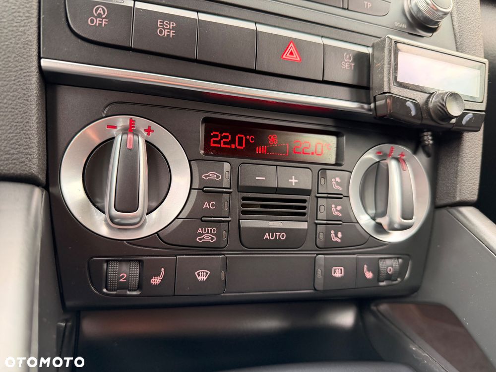 Audi A3 Sportback 1.6 TDI DPF Ambiente - 23