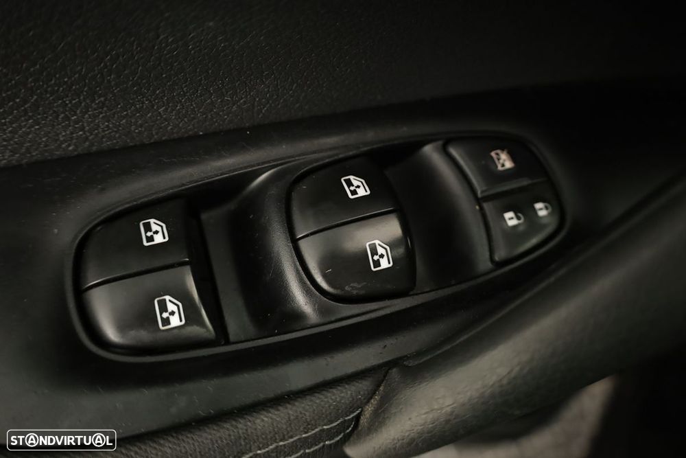 Nissan Qashqai 1.5 dCi N-Connecta 18 - 19