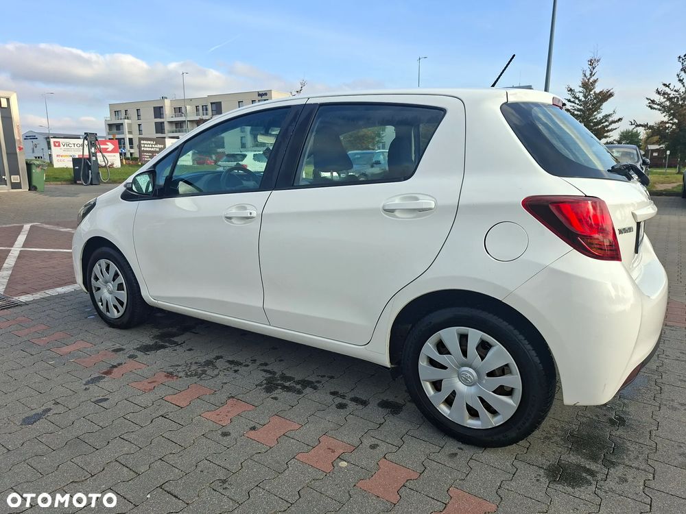 Toyota Yaris 2015 photo 4