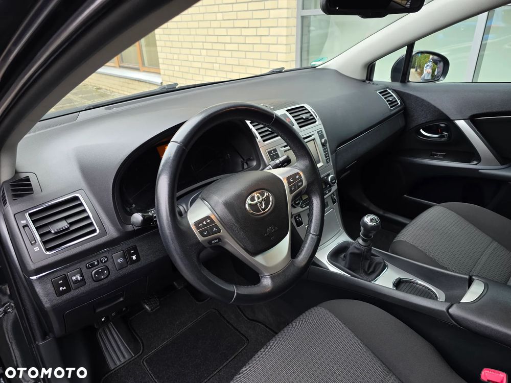 Toyota Avensis 1.8 Premium - 18