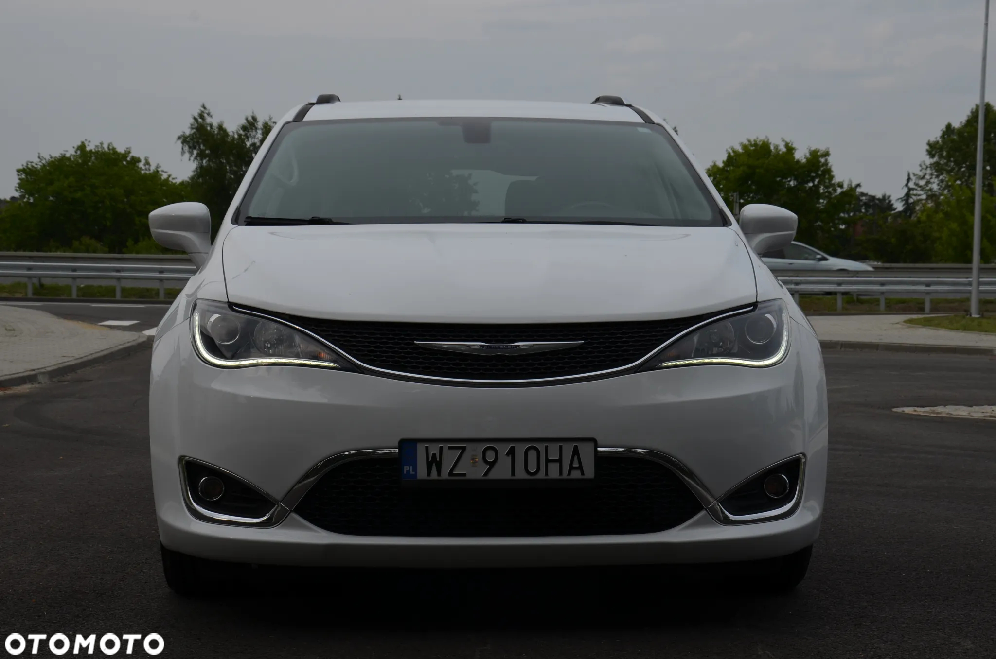 Chrysler Pacifica - 8