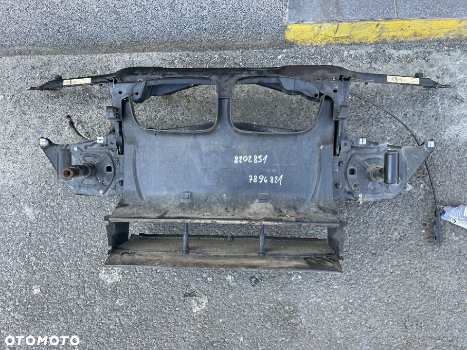 Pas przedni wlot zamki pod xenon Bmw e46 - 3