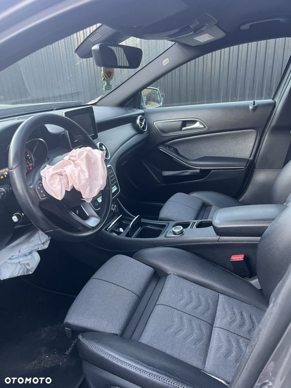 Mercedes-Benz GLA 180 (CDI) d 7G-DCT - 17