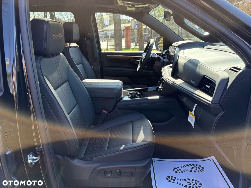 Chevrolet Suburban - 11